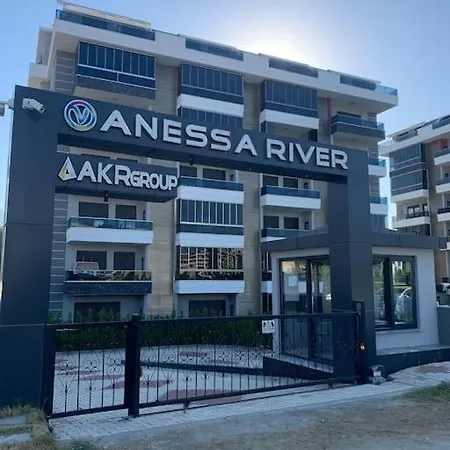 Vanessa River Daire